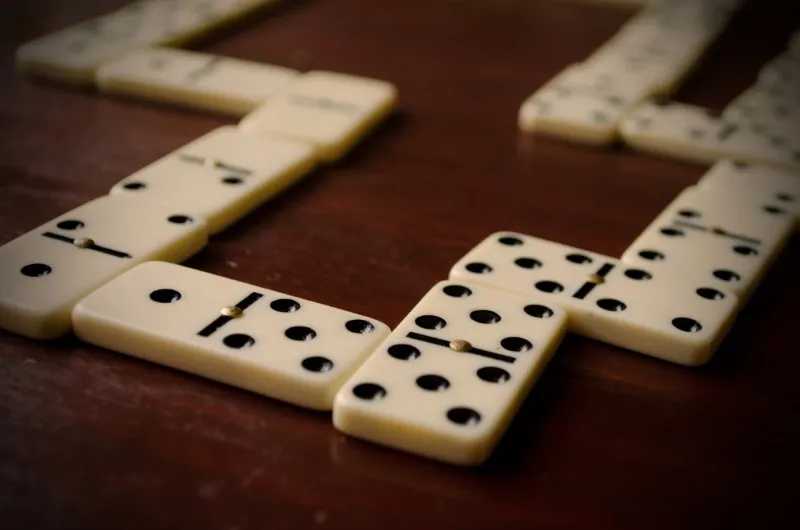 Có những chiến thuật sẵn để áp dụng vào domino