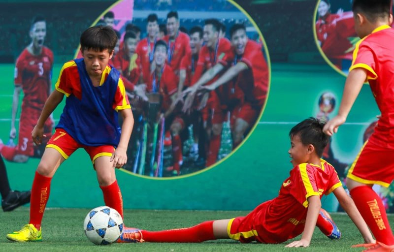 Bóng đá trẻ từ học đường sẽ là giải pháp phát triển của bóng đá Việt Nam 